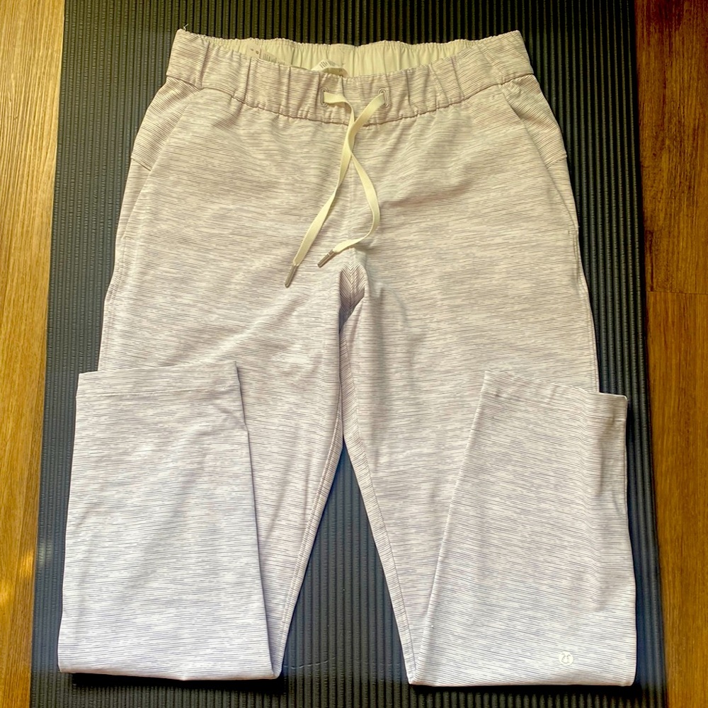 Lululemon On The Fly Pant size 6 - Picture 1 of 5
